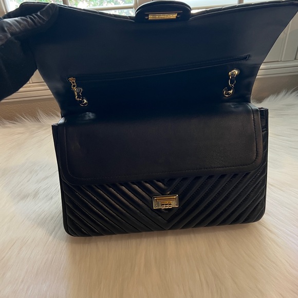 Luxury designer purse. - Picture 15 of 15